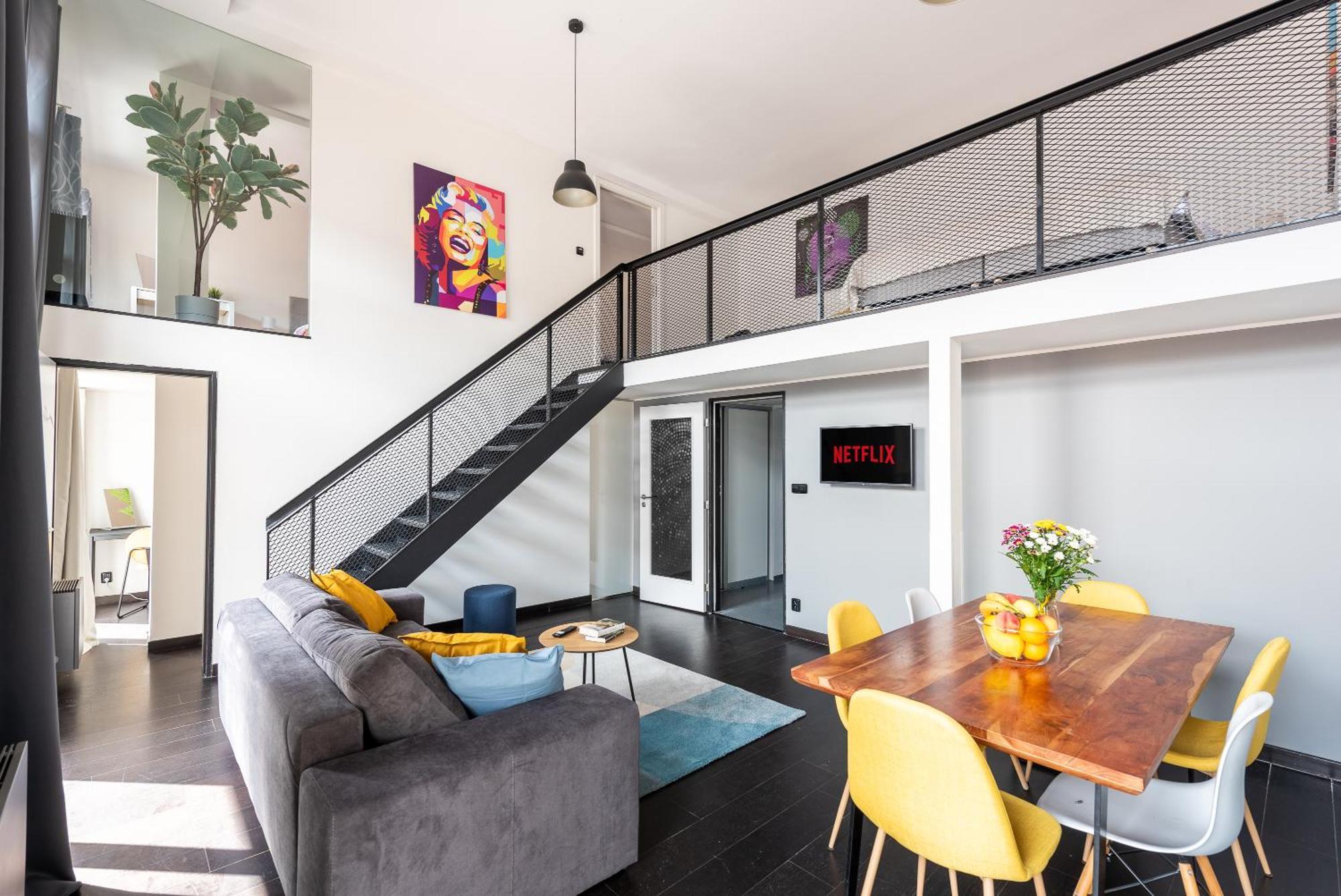 2-Level Apartments On Krizikova Near The Metro Прага Екстериор снимка